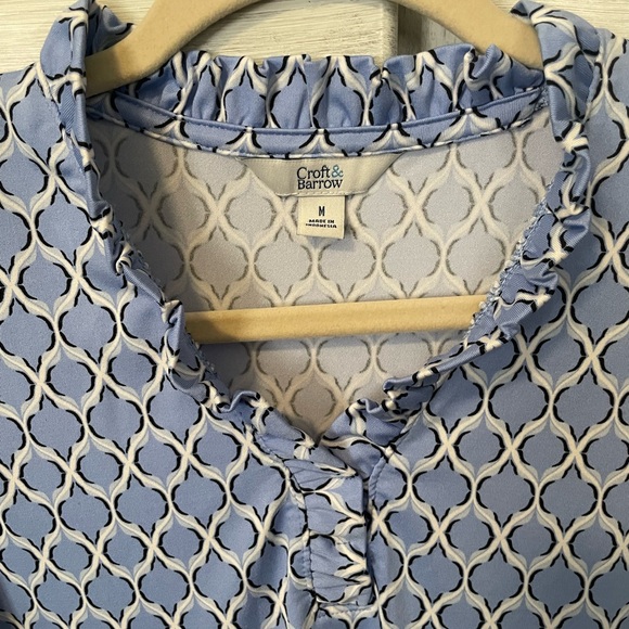 Bundle of 3 women’s sleeveless shirts - Picture 6 of 10